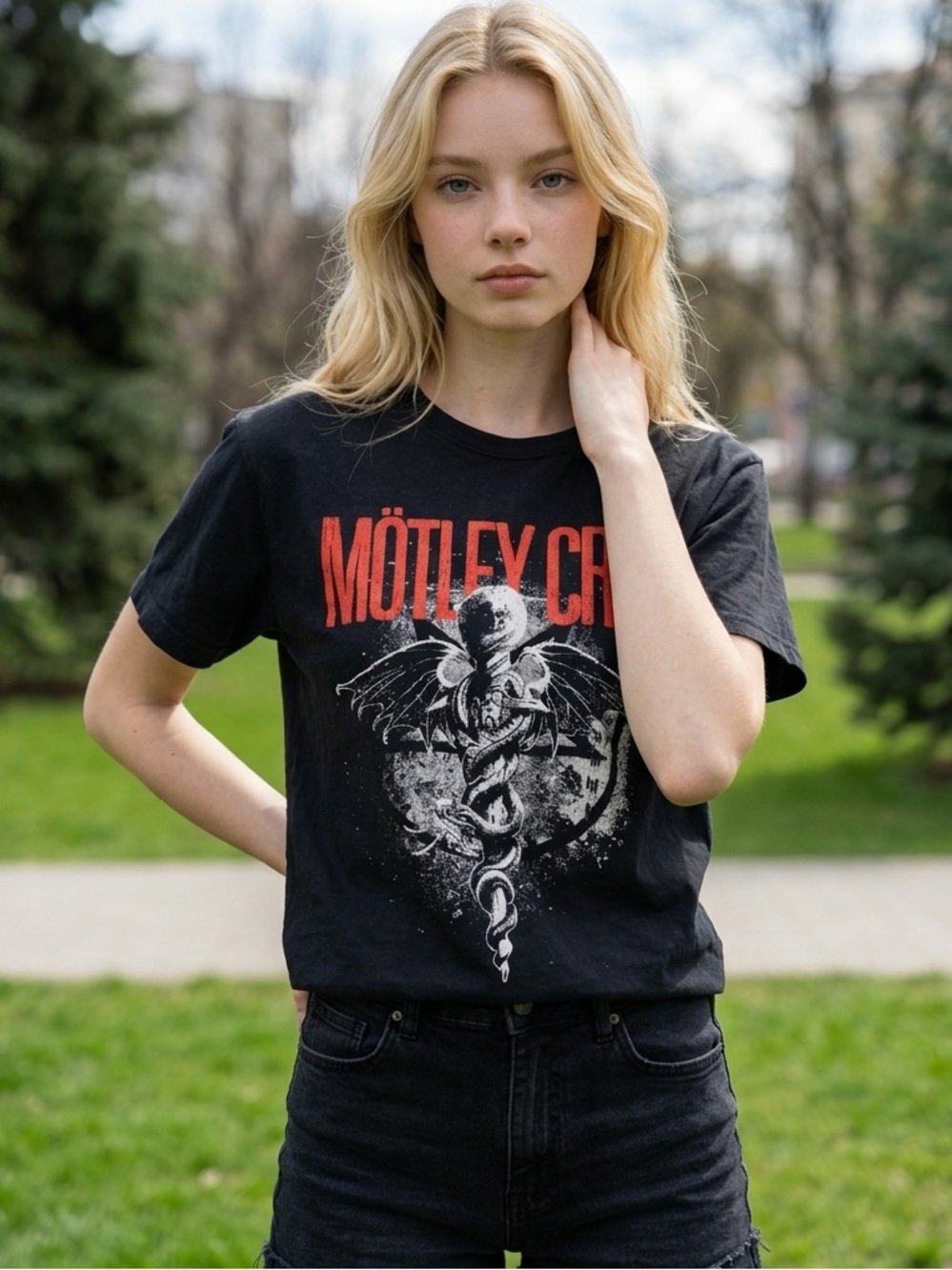 NWOT Unisex Black Short Sleeve Motley Crue Band Graphic Tee Shirt - Size M - Picture 2 of 8